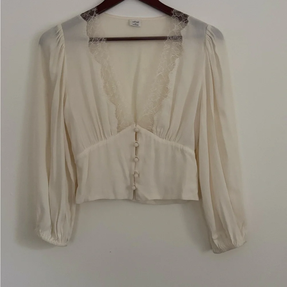 Aritzia Romance Me Blouse - Size XS - Picture 2 of 5